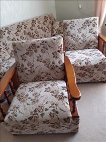 Abbildung: Couch mit 2 Sesseln