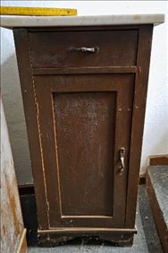 Abbildung: 2 kleine Schränke,  Nachttisch, Nachtschrank, Nachtkonsole