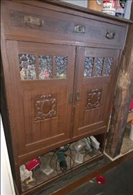 Abbildung: alte Kommode, alter Schrank