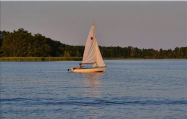 Abbildung: Segelboot Jolle 